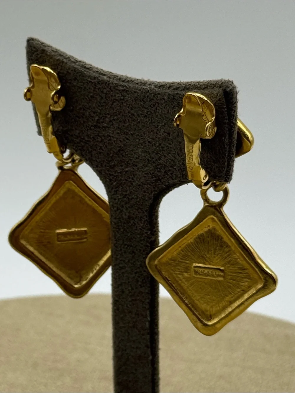 Vintage trifari clip on Gold-Tone Yellow Drop Square Earrings